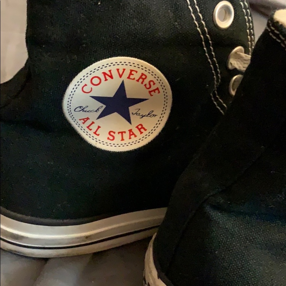 Converse black and white